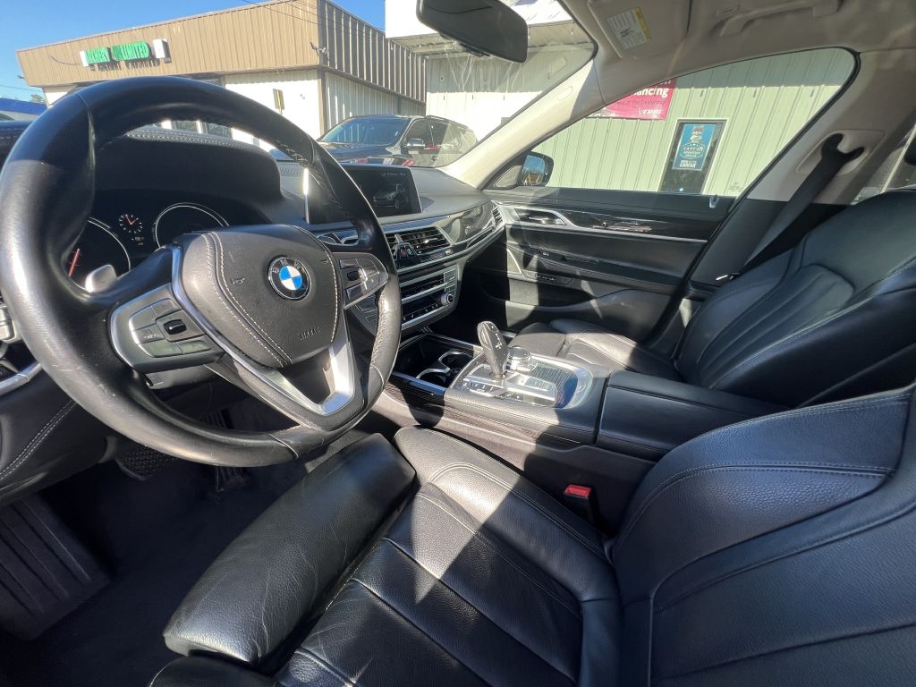 BMW 7-Series 740i 2019