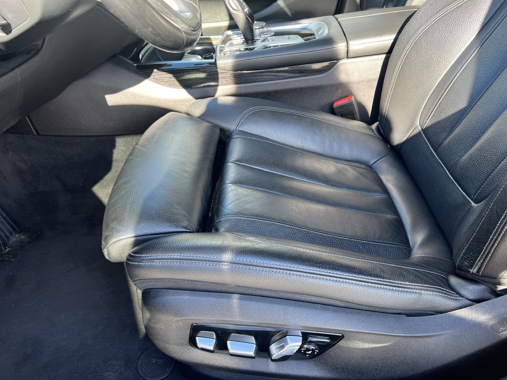 BMW 7-Series 740i 2019