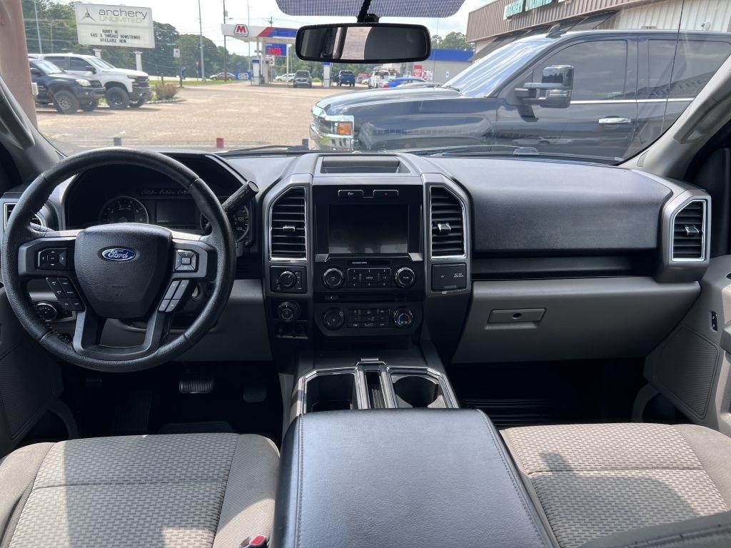 Ford F-150 XL SuperCrew 5.5-ft. Bed 4WD 2016