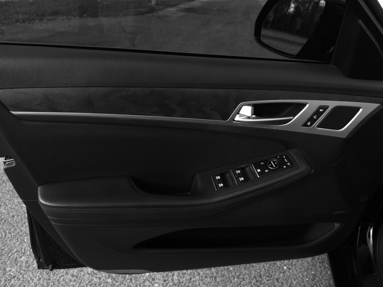 Hyundai Genesis 5.0L RWD 2015