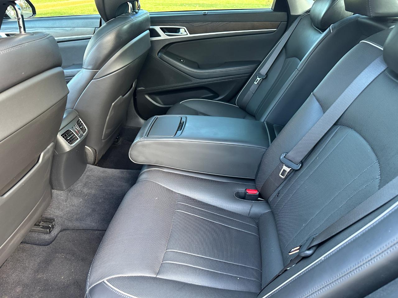 Hyundai Genesis 5.0L RWD 2015
