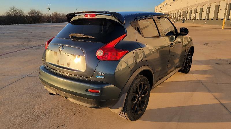 Nissan Juke SV FWD 2013