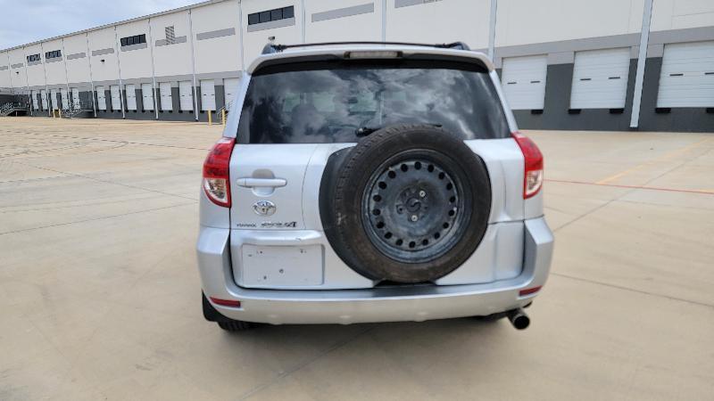 Toyota RAV4 Base I4 2WD 2006