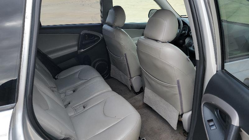 Toyota RAV4 Base I4 2WD 2006