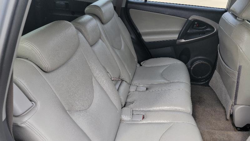 Toyota RAV4 Base I4 2WD 2006