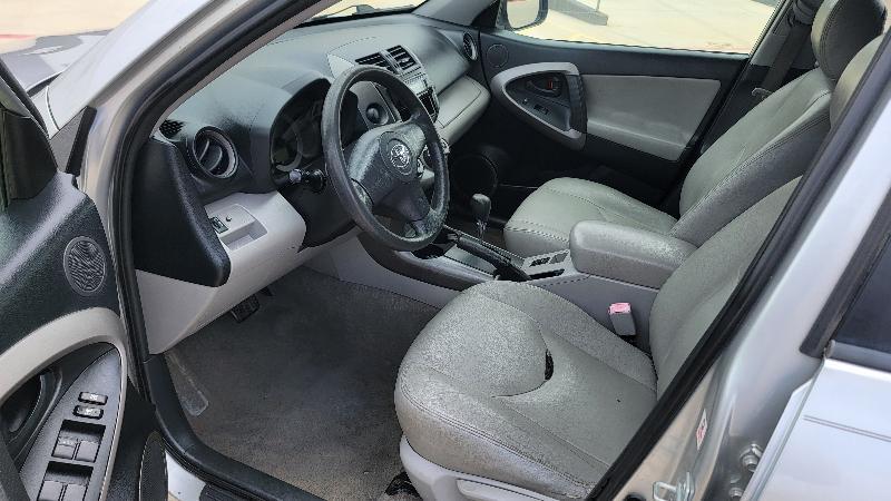 Toyota RAV4 Base I4 2WD 2006