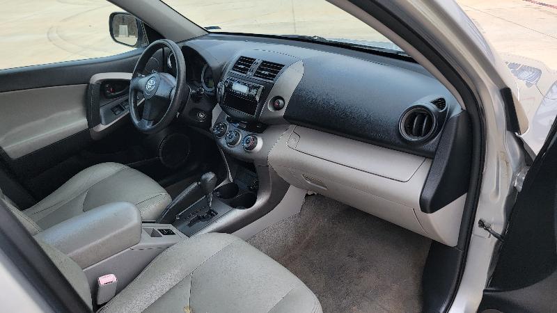 Toyota RAV4 Base I4 2WD 2006