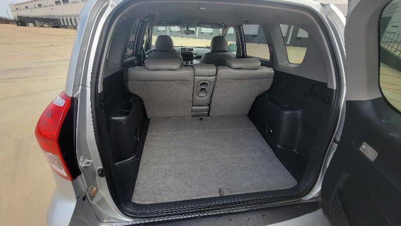 Toyota RAV4 Base I4 2WD 2006