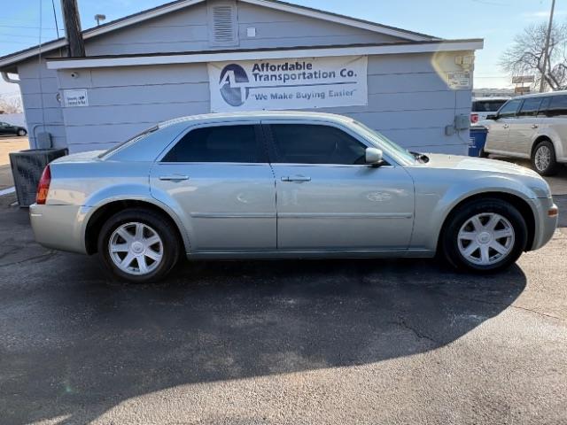 Chrysler 300  2005