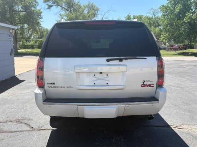 GMC Yukon Denali  2012