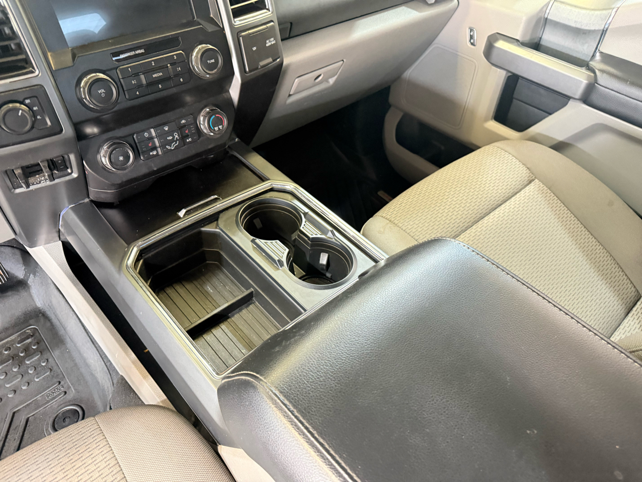 Ford Super Duty F-250 SRW XLT 4WD Crew Cab 6.75' Box 2021 Ford Super Duty F-250 SRW XLT 4WD Crew Cab 6.75' Box 2021