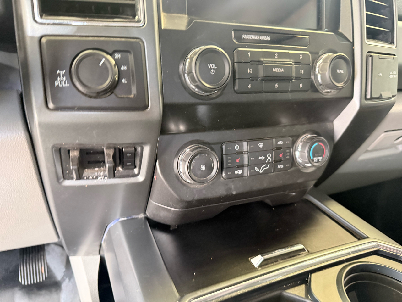 Ford Super Duty F-250 SRW XLT 4WD Crew Cab 6.75' Box 2021 Ford Super Duty F-250 SRW XLT 4WD Crew Cab 6.75' Box 2021