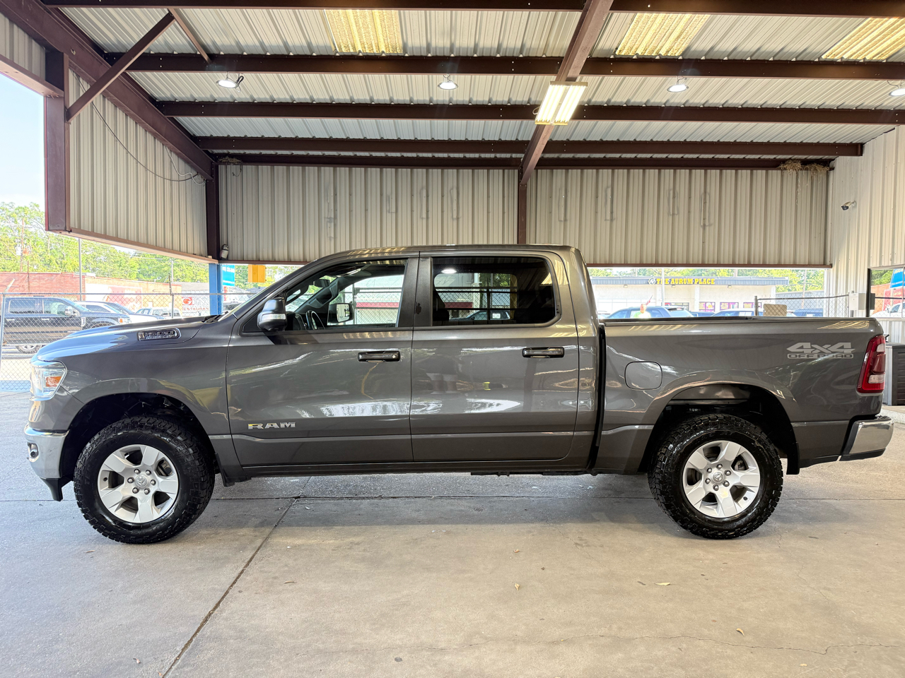 RAM 1500 Big Horn 4x4 Crew Cab 5'7" Box 2022 RAM 1500 Big Horn 4x4 Crew Cab 5'7" Box 2022