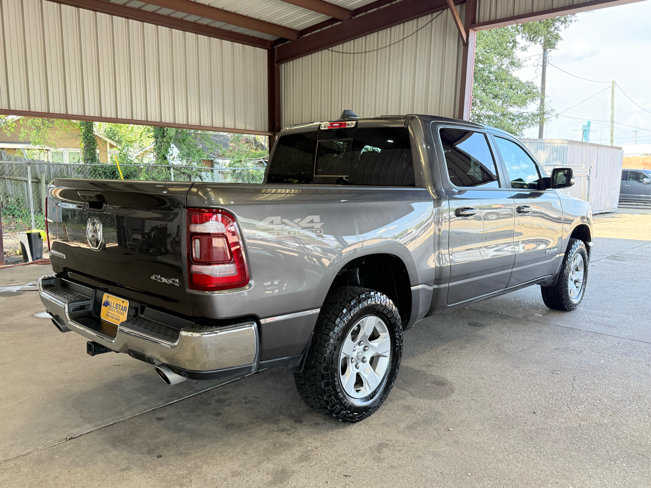 RAM 1500 Big Horn 4x4 Crew Cab 5'7" Box 2022 RAM 1500 Big Horn 4x4 Crew Cab 5'7" Box 2022