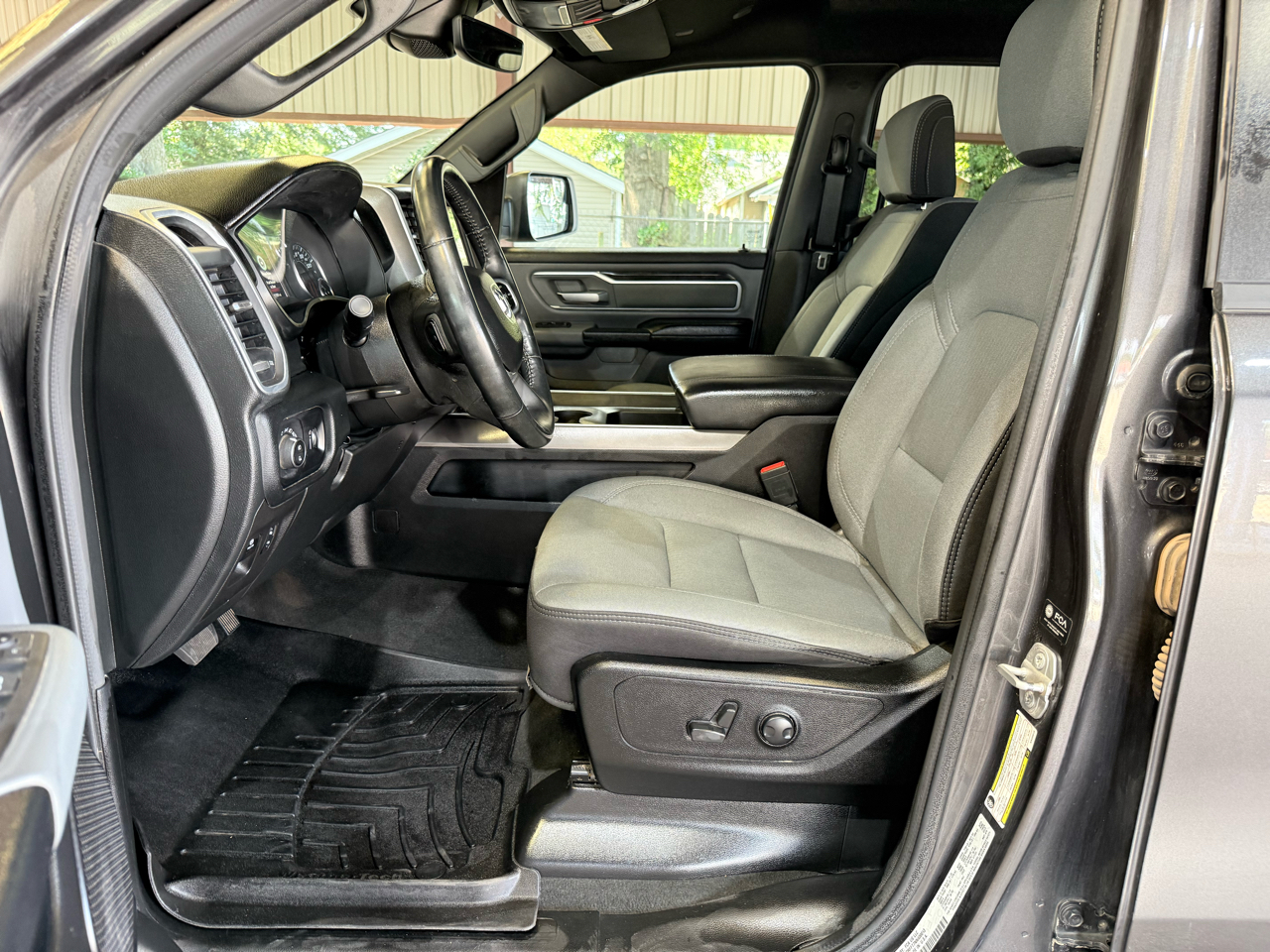 RAM 1500 Big Horn 4x4 Crew Cab 5'7" Box 2022 RAM 1500 Big Horn 4x4 Crew Cab 5'7" Box 2022