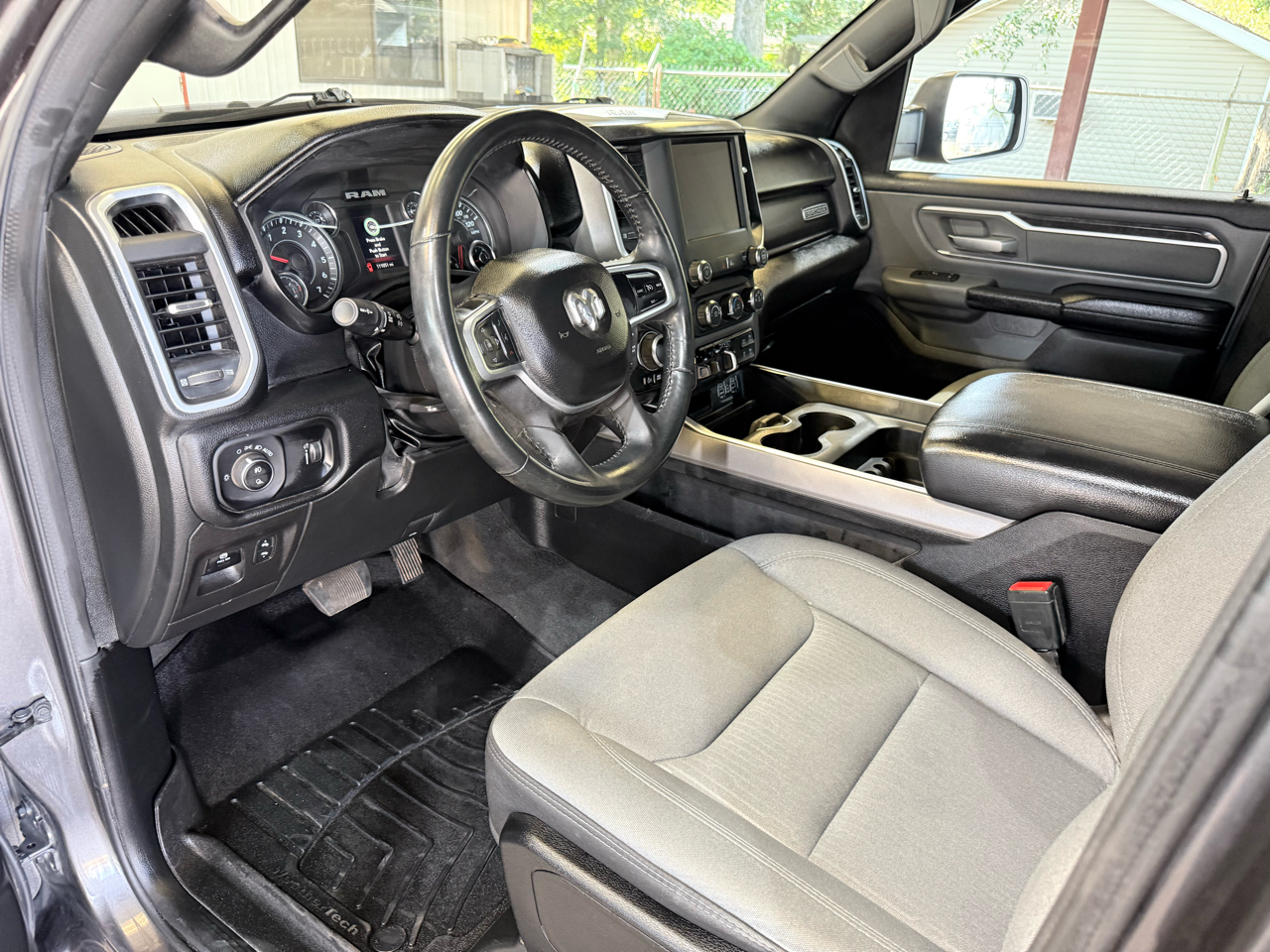 RAM 1500 Big Horn 4x4 Crew Cab 5'7" Box 2022 RAM 1500 Big Horn 4x4 Crew Cab 5'7" Box 2022