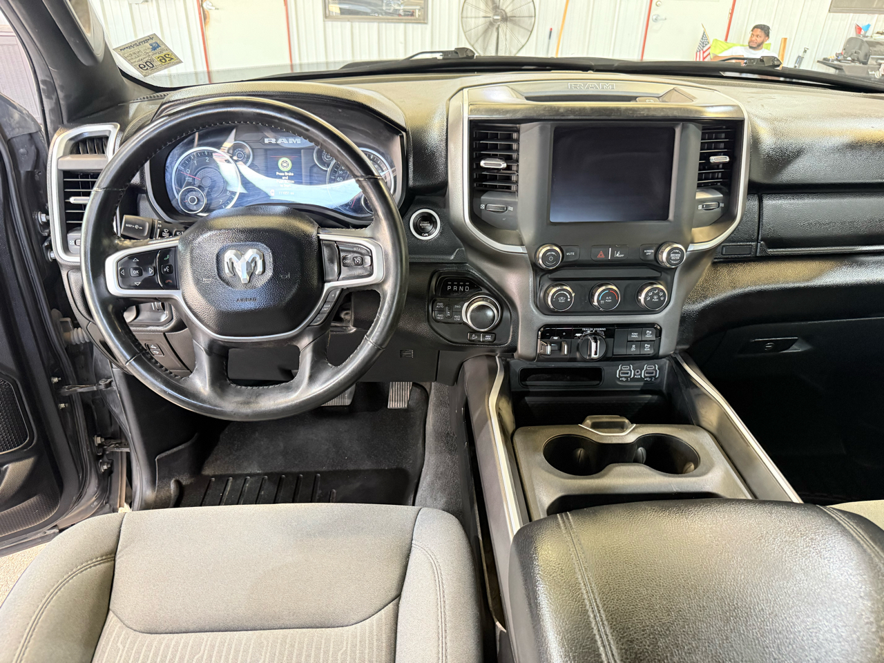 RAM 1500 Big Horn 4x4 Crew Cab 5'7" Box 2022 RAM 1500 Big Horn 4x4 Crew Cab 5'7" Box 2022