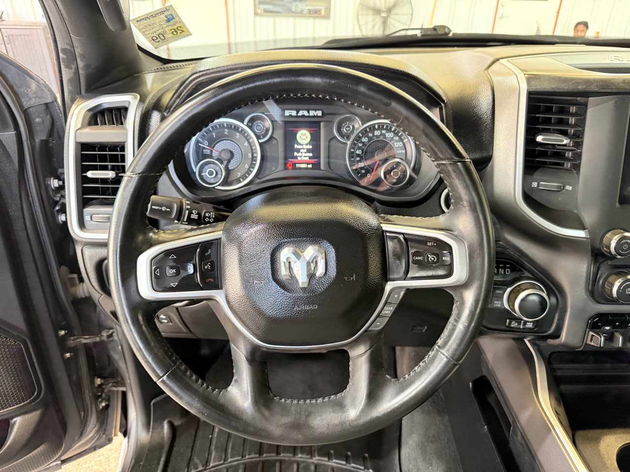 RAM 1500 Big Horn 4x4 Crew Cab 5'7" Box 2022 RAM 1500 Big Horn 4x4 Crew Cab 5'7" Box 2022