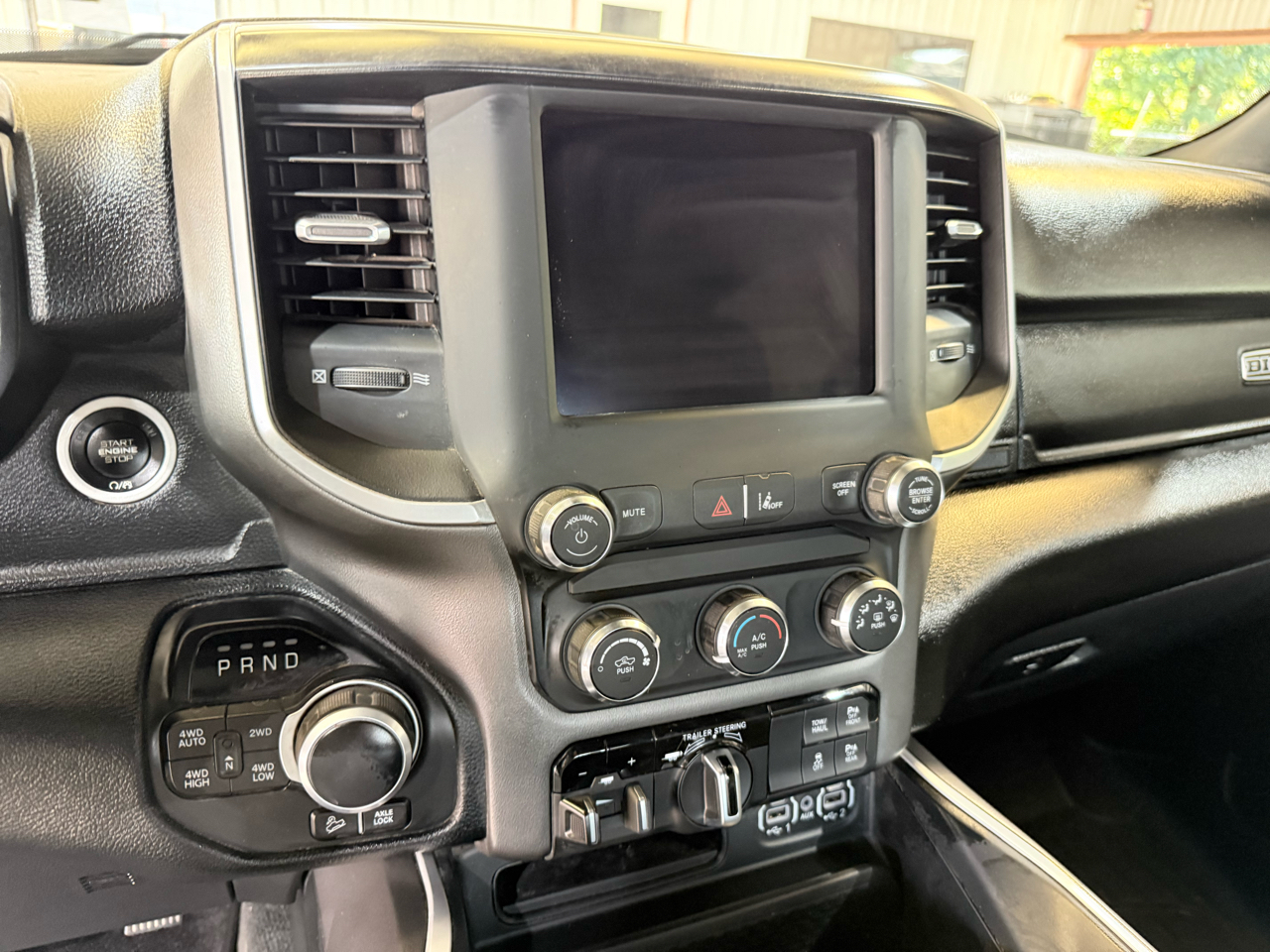 RAM 1500 Big Horn 4x4 Crew Cab 5'7" Box 2022 RAM 1500 Big Horn 4x4 Crew Cab 5'7" Box 2022