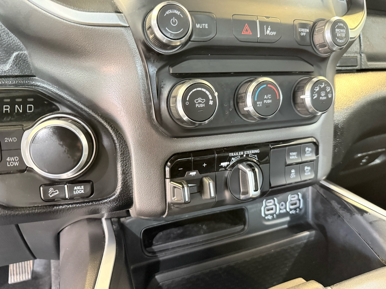 RAM 1500 Big Horn 4x4 Crew Cab 5'7" Box 2022 RAM 1500 Big Horn 4x4 Crew Cab 5'7" Box 2022