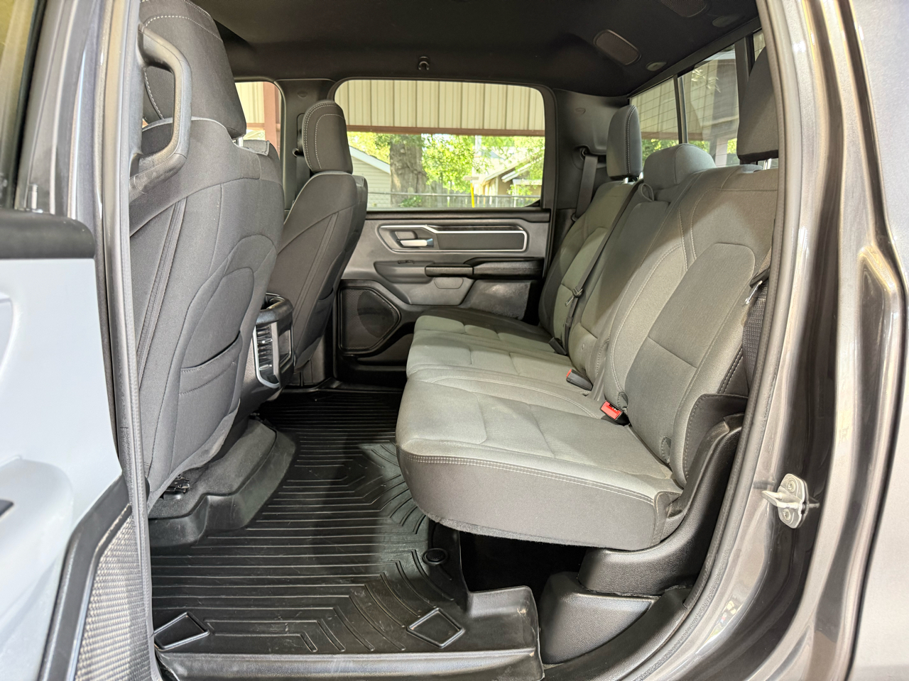 RAM 1500 Big Horn 4x4 Crew Cab 5'7" Box 2022 RAM 1500 Big Horn 4x4 Crew Cab 5'7" Box 2022