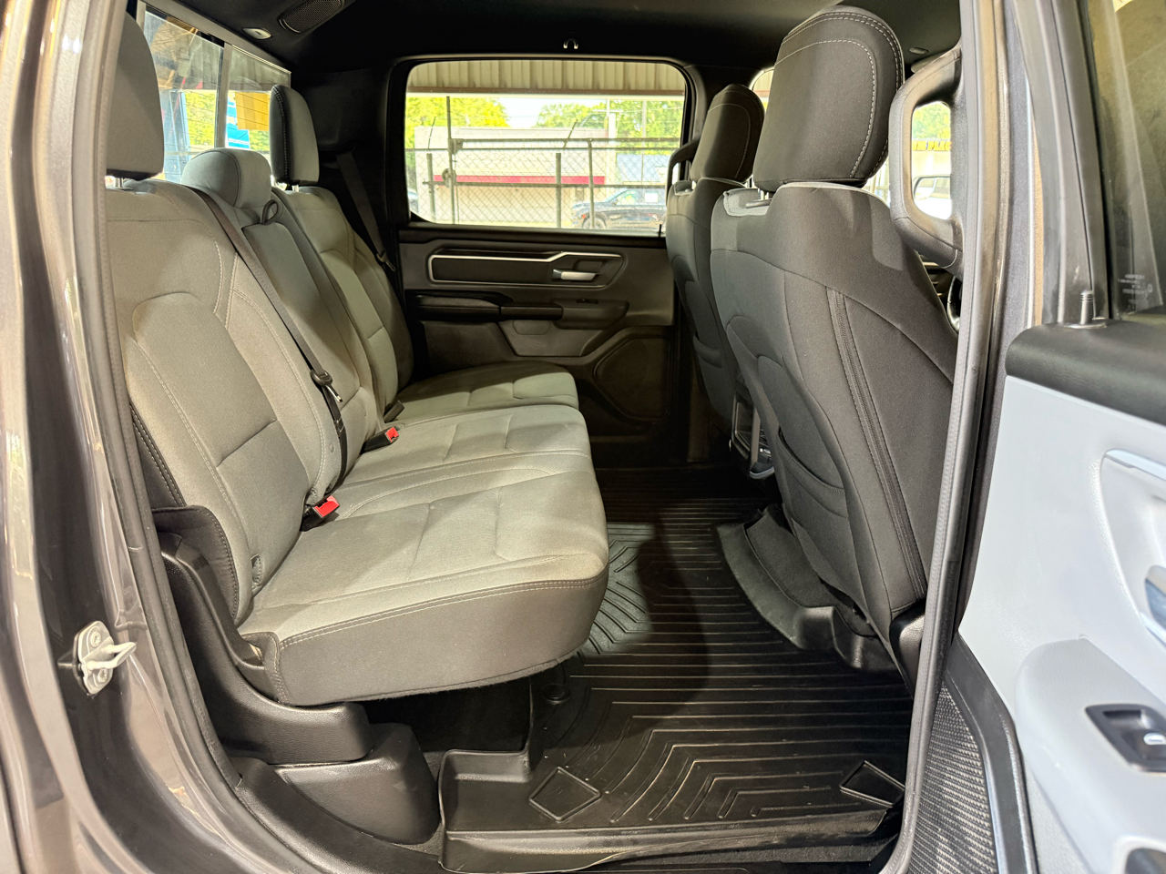 RAM 1500 Big Horn 4x4 Crew Cab 5'7" Box 2022 RAM 1500 Big Horn 4x4 Crew Cab 5'7" Box 2022