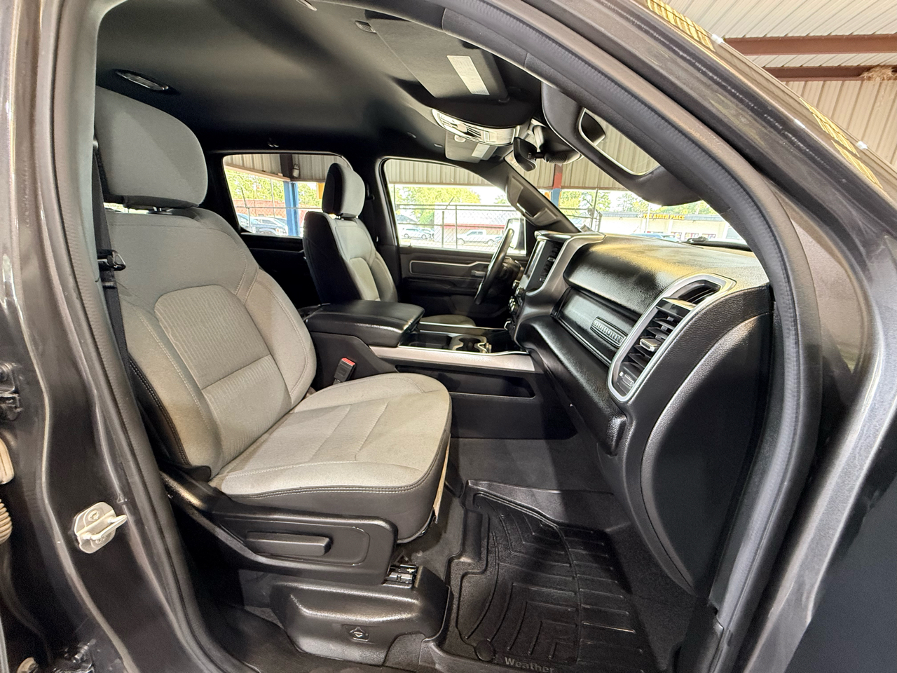 RAM 1500 Big Horn 4x4 Crew Cab 5'7" Box 2022 RAM 1500 Big Horn 4x4 Crew Cab 5'7" Box 2022