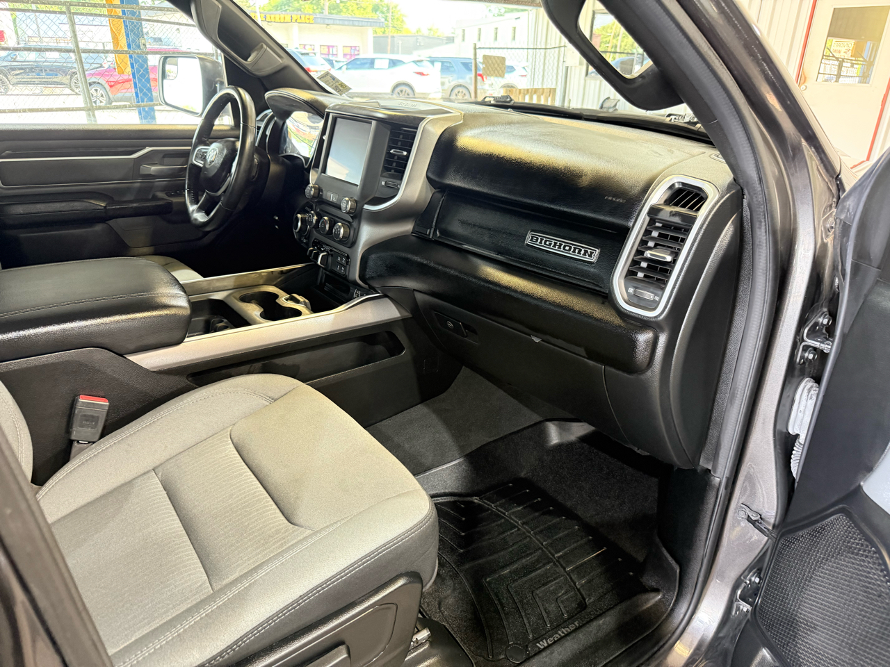 RAM 1500 Big Horn 4x4 Crew Cab 5'7" Box 2022 RAM 1500 Big Horn 4x4 Crew Cab 5'7" Box 2022