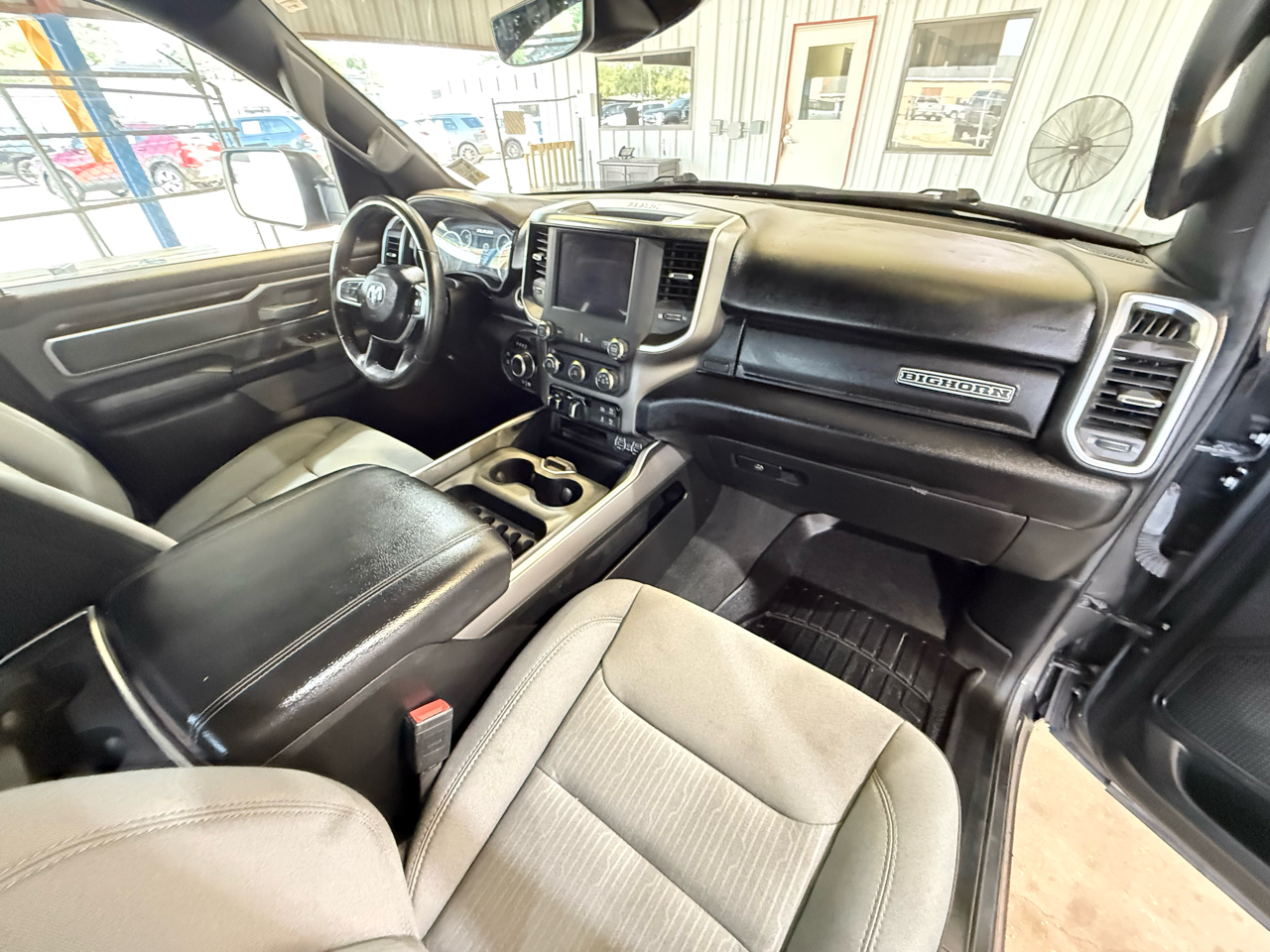 RAM 1500 Big Horn 4x4 Crew Cab 5'7" Box 2022 RAM 1500 Big Horn 4x4 Crew Cab 5'7" Box 2022