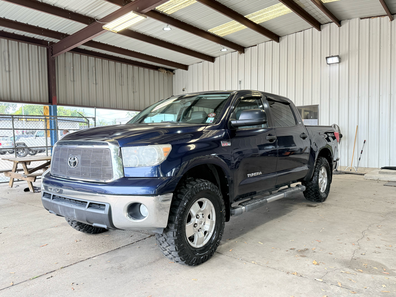 Toyota Tundra 4WD Truck CrewMax 5.7L FFV V8 6-Spd AT (Natl) 2011 Toyota Tundra 4WD Truck CrewMax 5.7L FFV V8 6-Spd AT (Natl) 2011