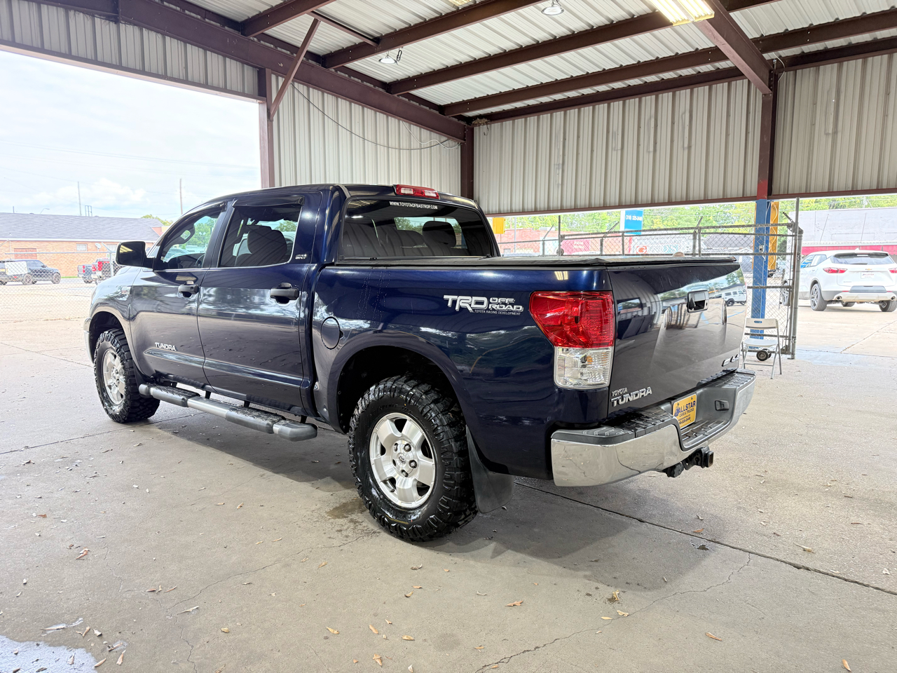 Toyota Tundra 4WD Truck CrewMax 5.7L FFV V8 6-Spd AT (Natl) 2011 Toyota Tundra 4WD Truck CrewMax 5.7L FFV V8 6-Spd AT (Natl) 2011