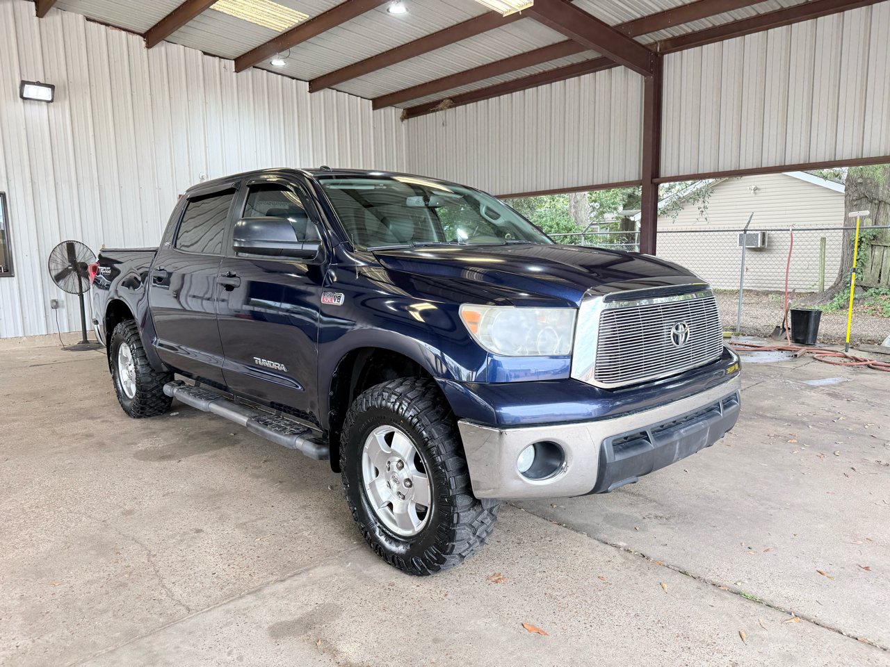 Toyota Tundra 4WD Truck CrewMax 5.7L FFV V8 6-Spd AT (Natl) 2011 Toyota Tundra 4WD Truck CrewMax 5.7L FFV V8 6-Spd AT (Natl) 2011