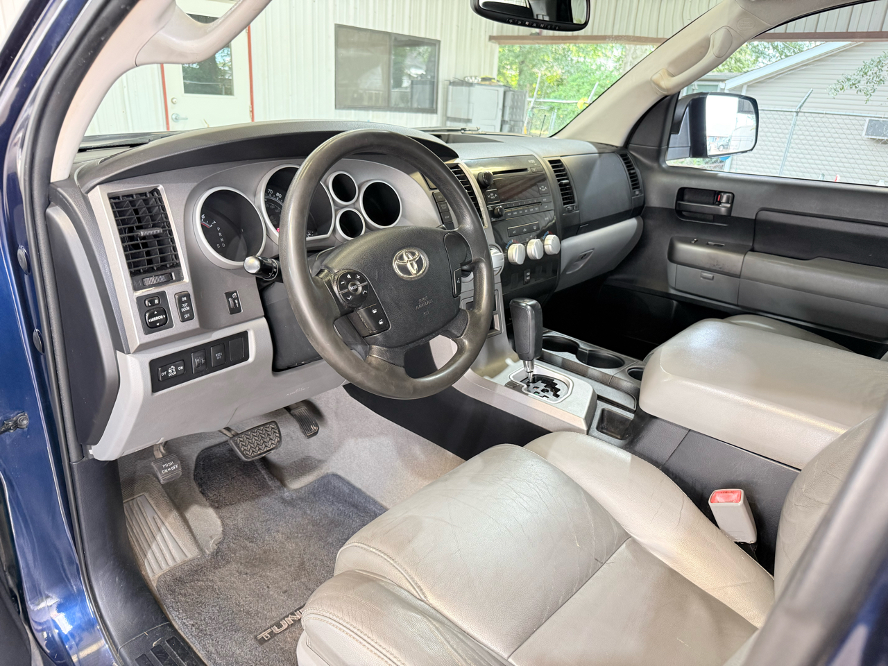 Toyota Tundra 4WD Truck CrewMax 5.7L FFV V8 6-Spd AT (Natl) 2011 Toyota Tundra 4WD Truck CrewMax 5.7L FFV V8 6-Spd AT (Natl) 2011