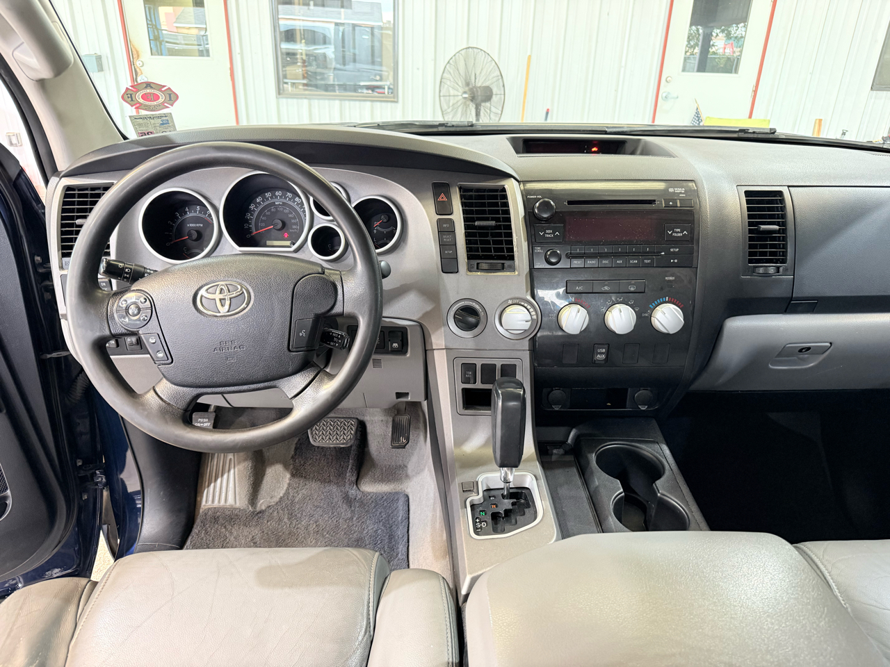 Toyota Tundra 4WD Truck CrewMax 5.7L FFV V8 6-Spd AT (Natl) 2011 Toyota Tundra 4WD Truck CrewMax 5.7L FFV V8 6-Spd AT (Natl) 2011