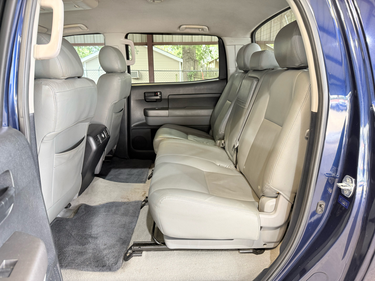 Toyota Tundra 4WD Truck CrewMax 5.7L FFV V8 6-Spd AT (Natl) 2011 Toyota Tundra 4WD Truck CrewMax 5.7L FFV V8 6-Spd AT (Natl) 2011