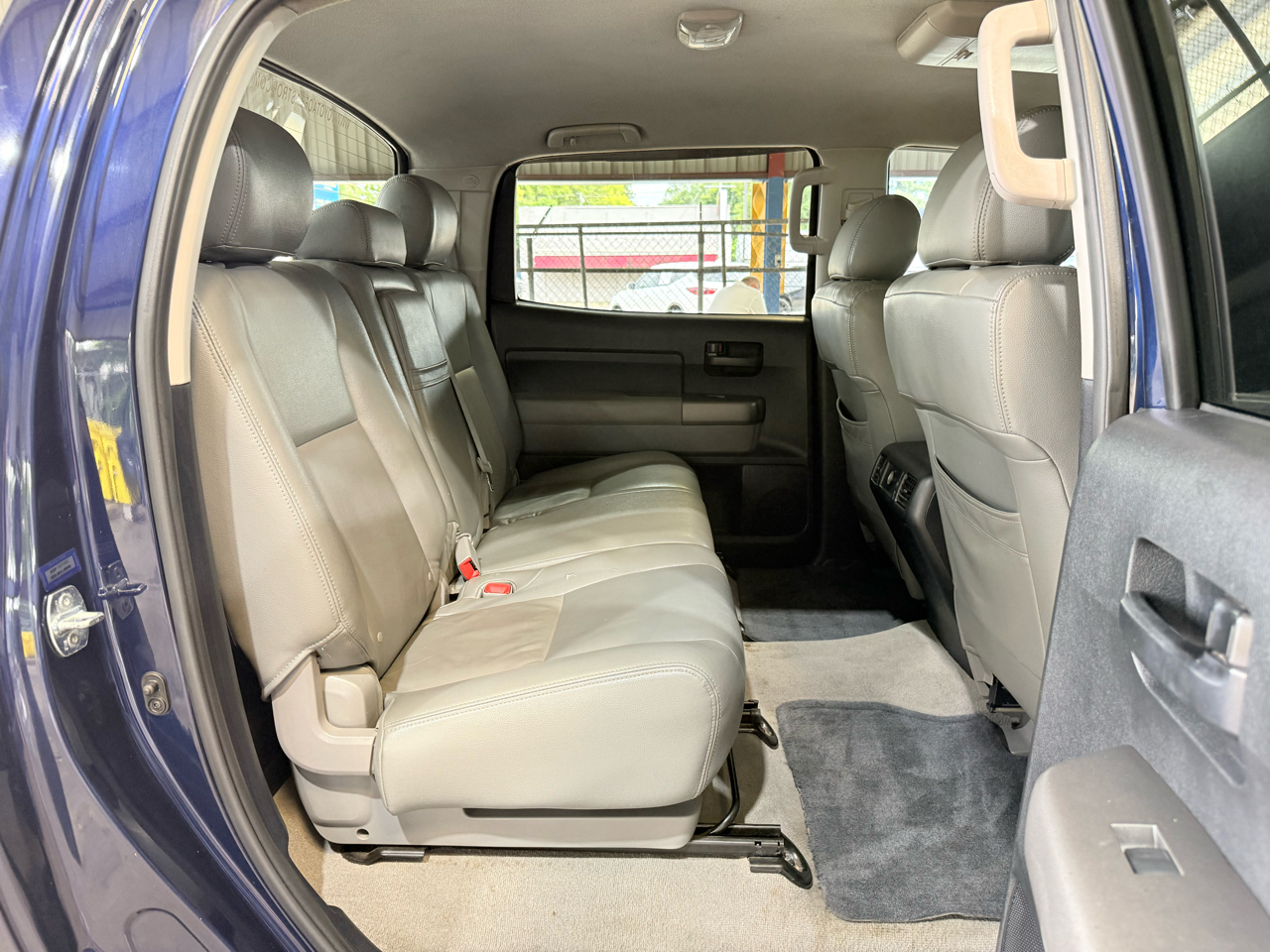 Toyota Tundra 4WD Truck CrewMax 5.7L FFV V8 6-Spd AT (Natl) 2011 Toyota Tundra 4WD Truck CrewMax 5.7L FFV V8 6-Spd AT (Natl) 2011