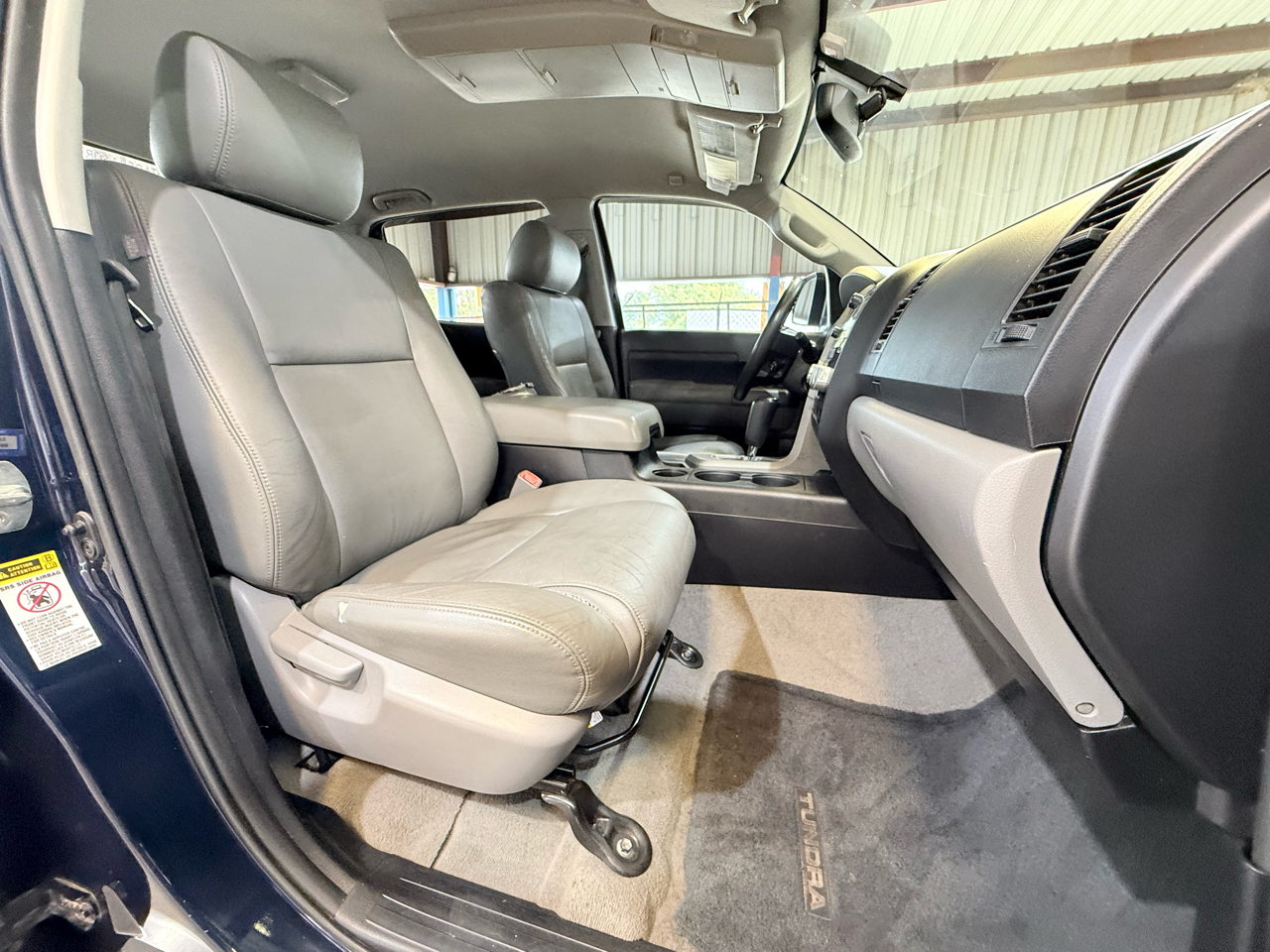 Toyota Tundra 4WD Truck CrewMax 5.7L FFV V8 6-Spd AT (Natl) 2011 Toyota Tundra 4WD Truck CrewMax 5.7L FFV V8 6-Spd AT (Natl) 2011