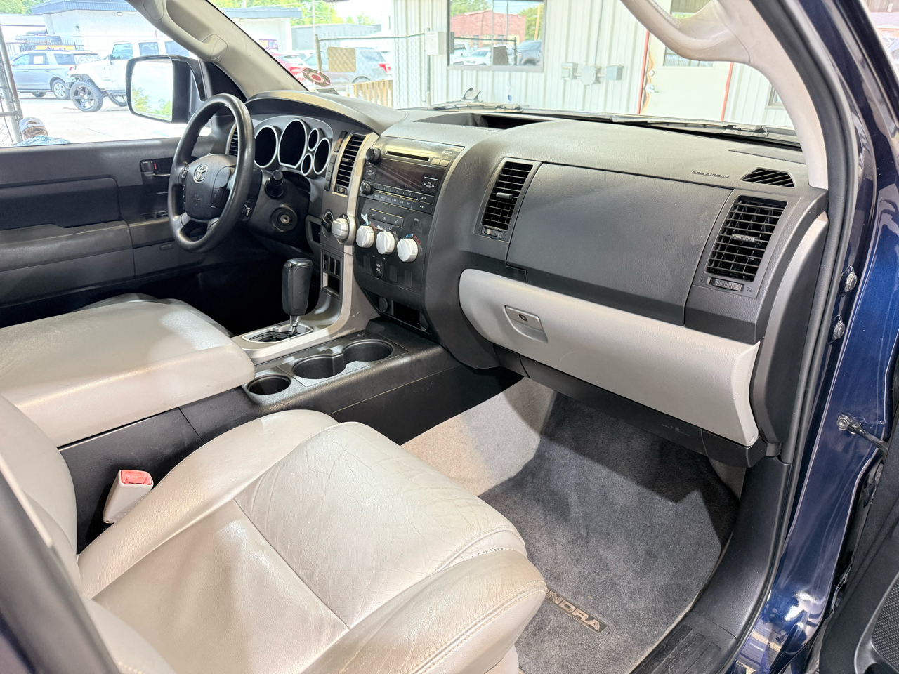 Toyota Tundra 4WD Truck CrewMax 5.7L FFV V8 6-Spd AT (Natl) 2011 Toyota Tundra 4WD Truck CrewMax 5.7L FFV V8 6-Spd AT (Natl) 2011