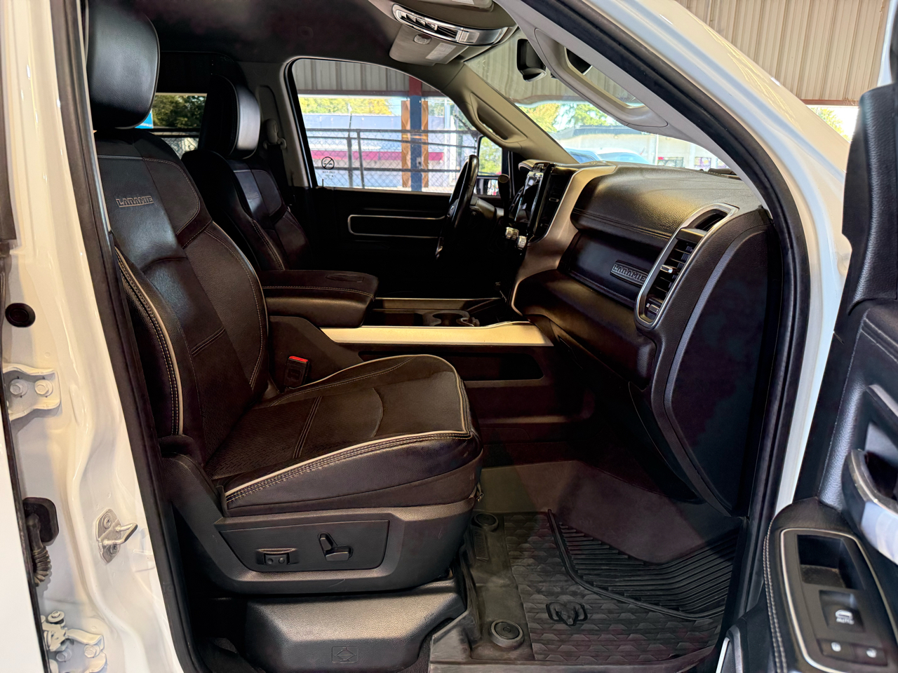 RAM 2500 Laramie 4x4 Crew Cab 6'4" Box 2023 RAM 2500 Laramie 4x4 Crew Cab 6'4" Box 2023