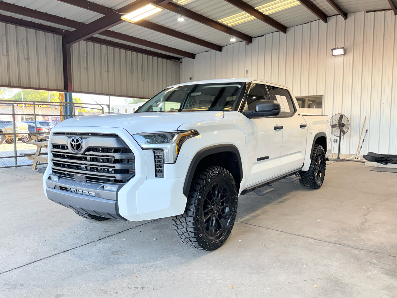 Toyota Tundra 4WD SR5 CrewMax 5.5' Bed (Natl) 2023 Toyota Tundra 4WD SR5 CrewMax 5.5' Bed (Natl) 2023