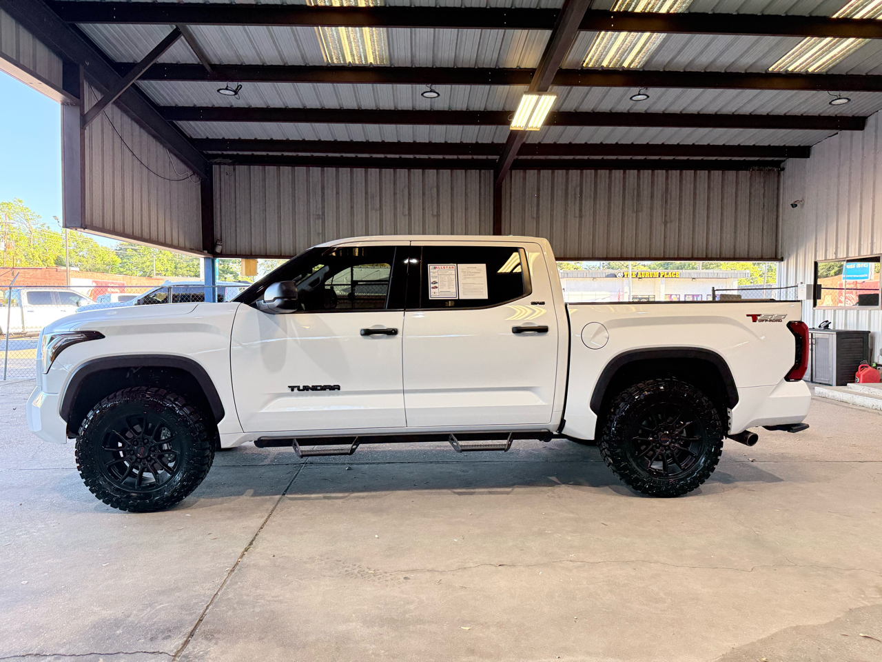Toyota Tundra 4WD SR5 CrewMax 5.5' Bed (Natl) 2023 Toyota Tundra 4WD SR5 CrewMax 5.5' Bed (Natl) 2023