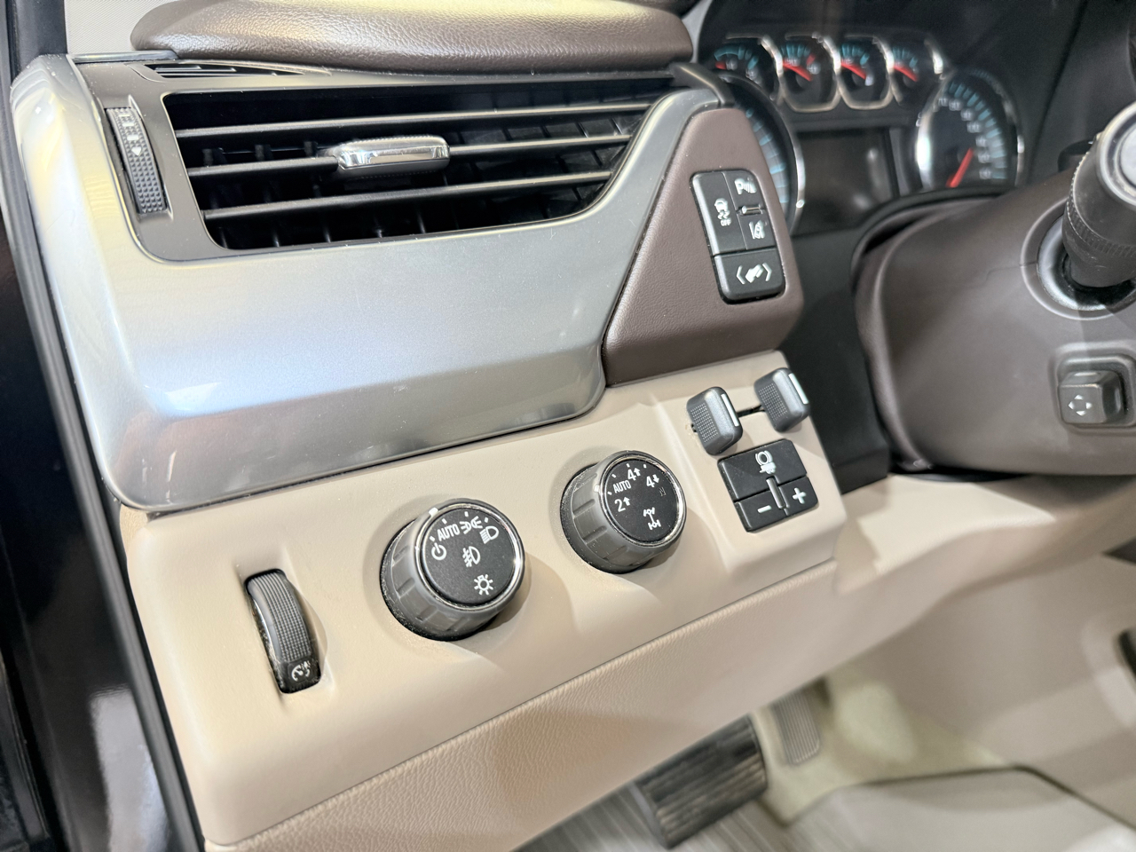 Chevrolet Tahoe 4WD 4dr LTZ 2015 Chevrolet Tahoe 4WD 4dr LTZ 2015