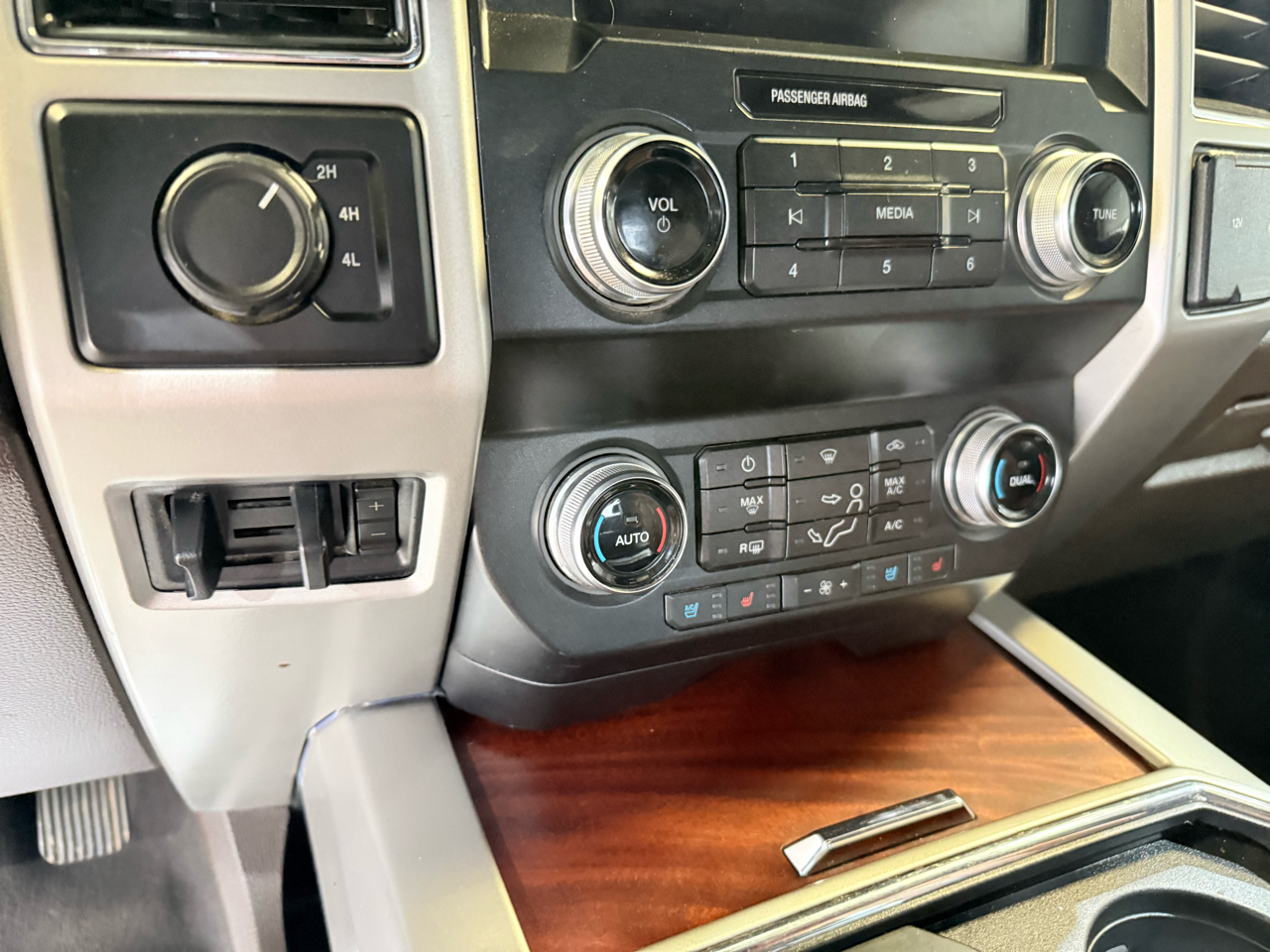 Ford F-350 SD King Ranch Crew Cab Long Bed DRW 4WD 2019