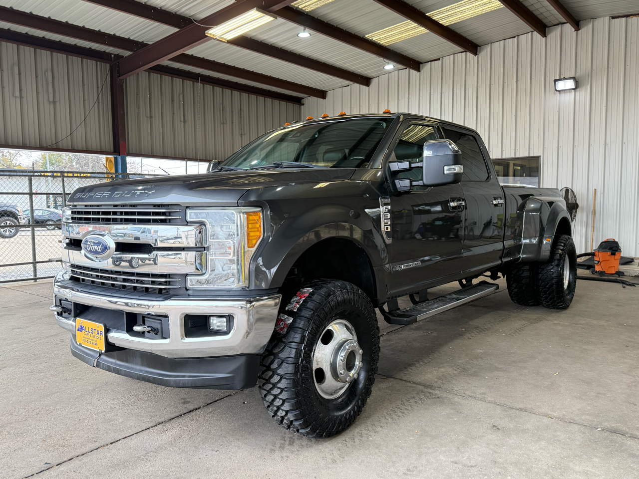 Ford F-350 SD Lariat Crew Cab Long Bed DRW 4WD 2017