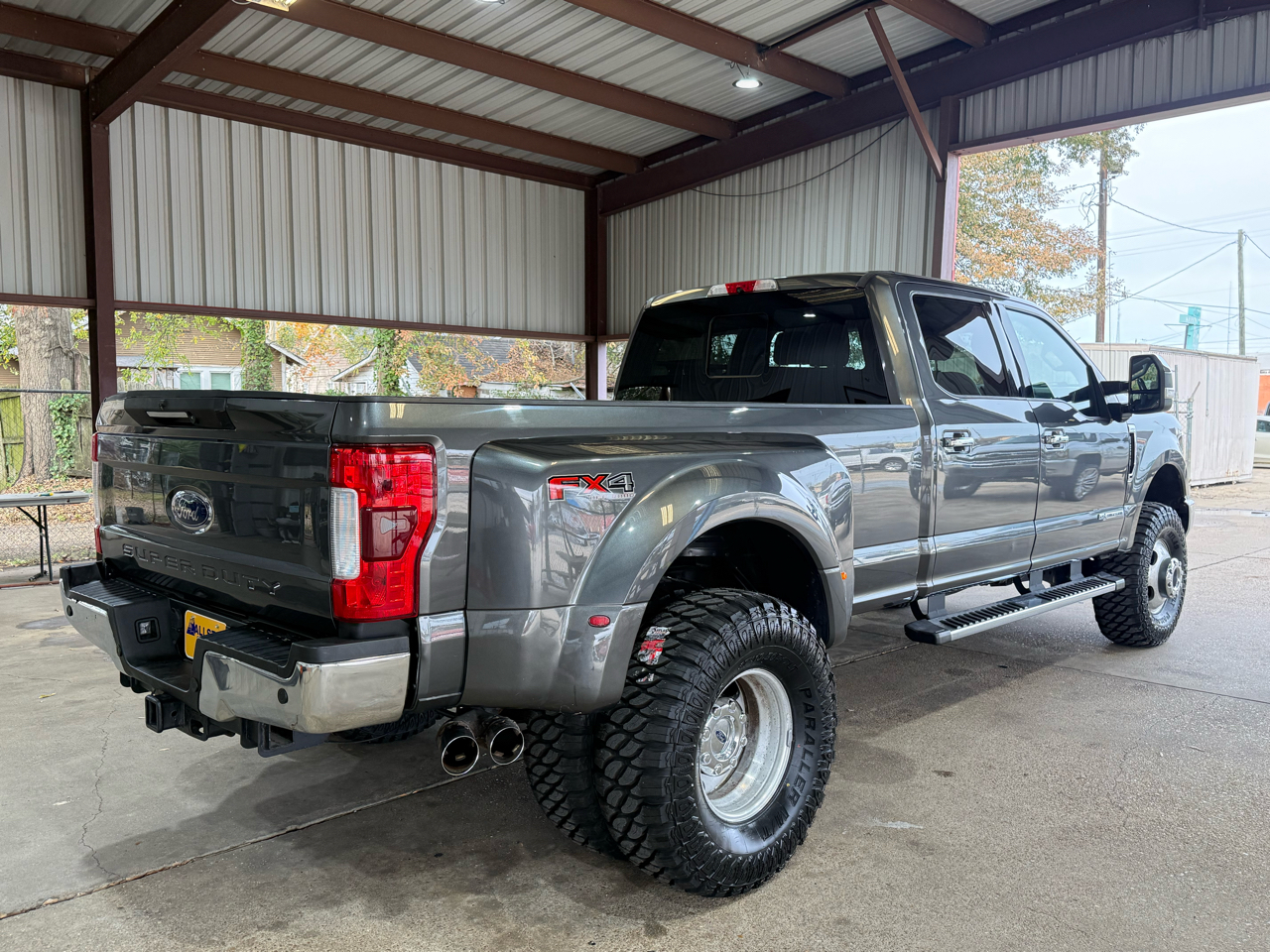 Ford F-350 SD Lariat Crew Cab Long Bed DRW 4WD 2017