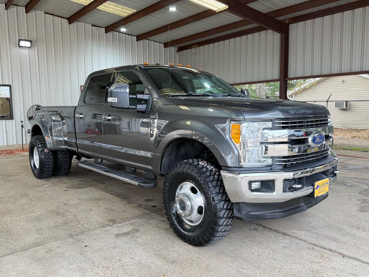 Ford F-350 SD Lariat Crew Cab Long Bed DRW 4WD 2017