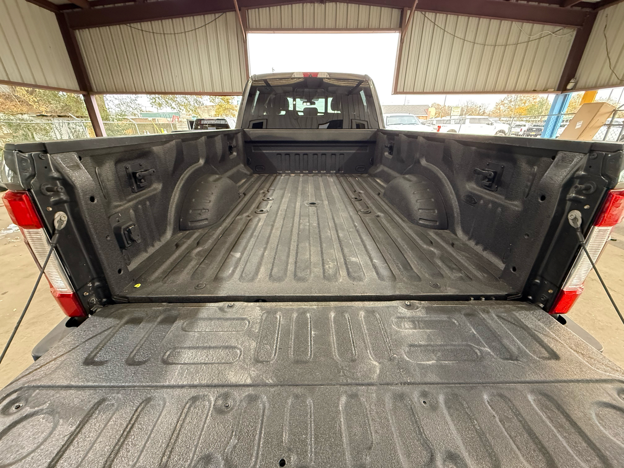 Ford F-350 SD Lariat Crew Cab Long Bed DRW 4WD 2017