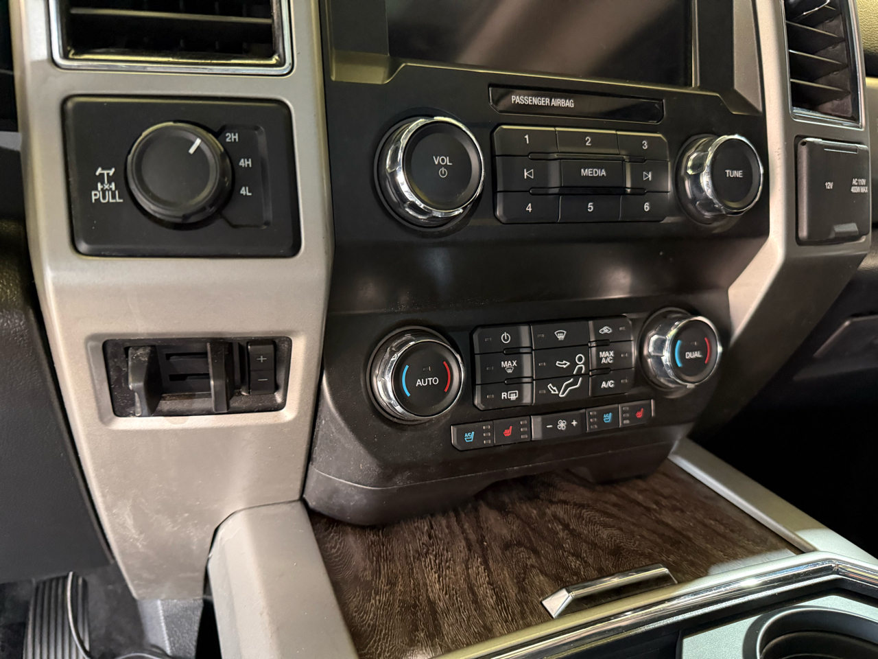 Ford F-250 SD Lariat Crew Cab 4WD 2019