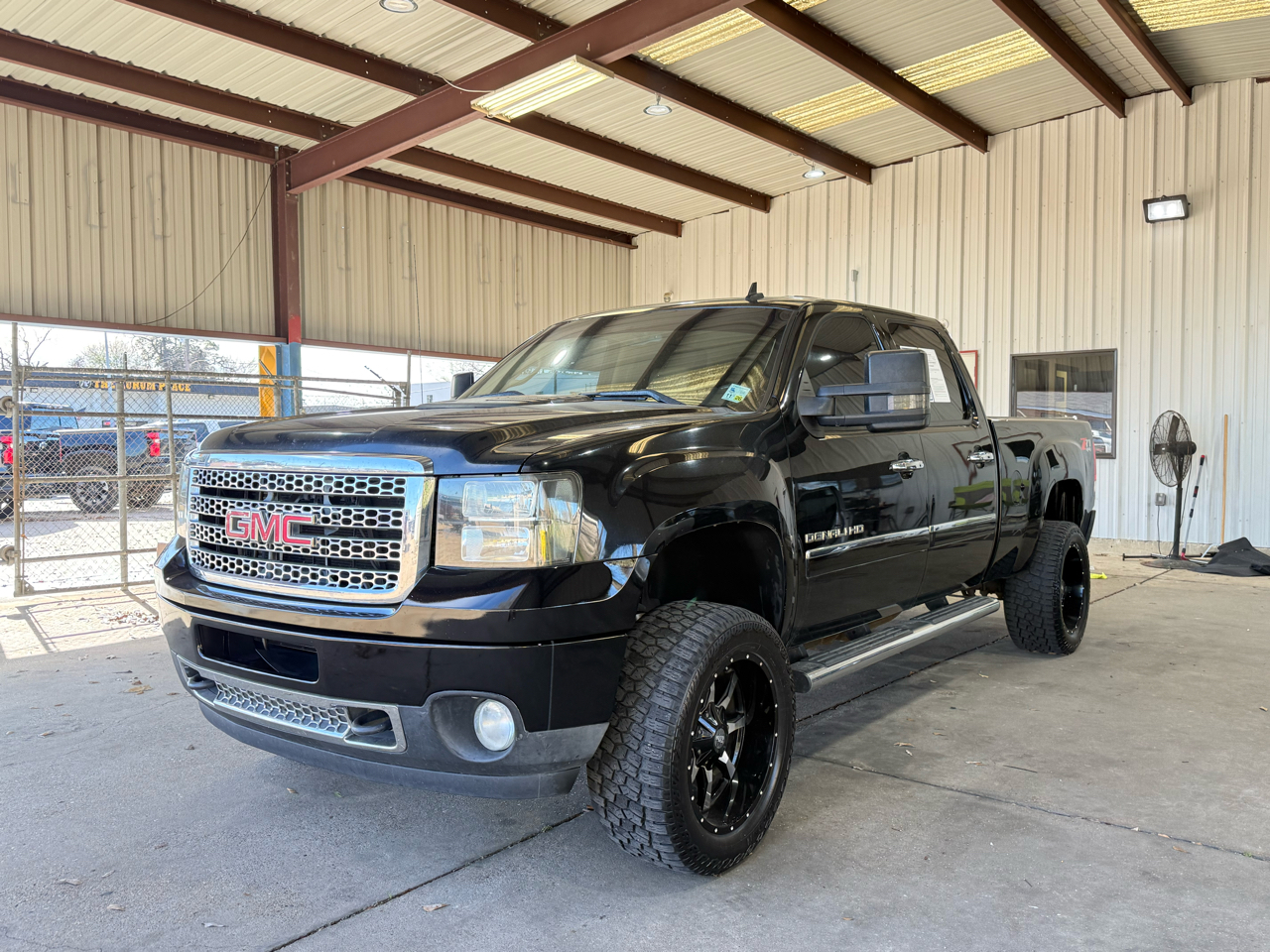 GMC Sierra 2500HD Denali Crew Cab 4WD 2014