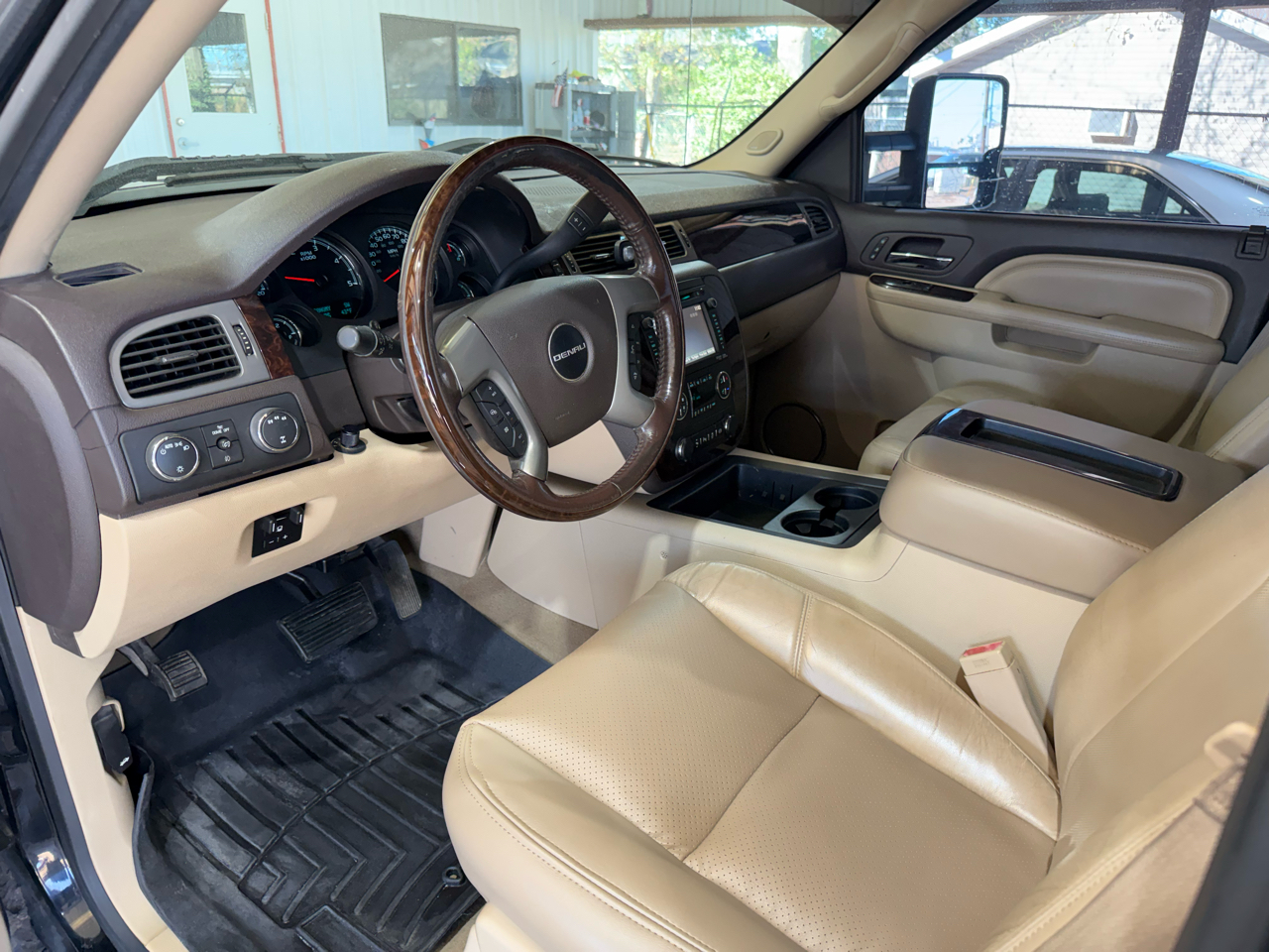 GMC Sierra 2500HD Denali Crew Cab 4WD 2014